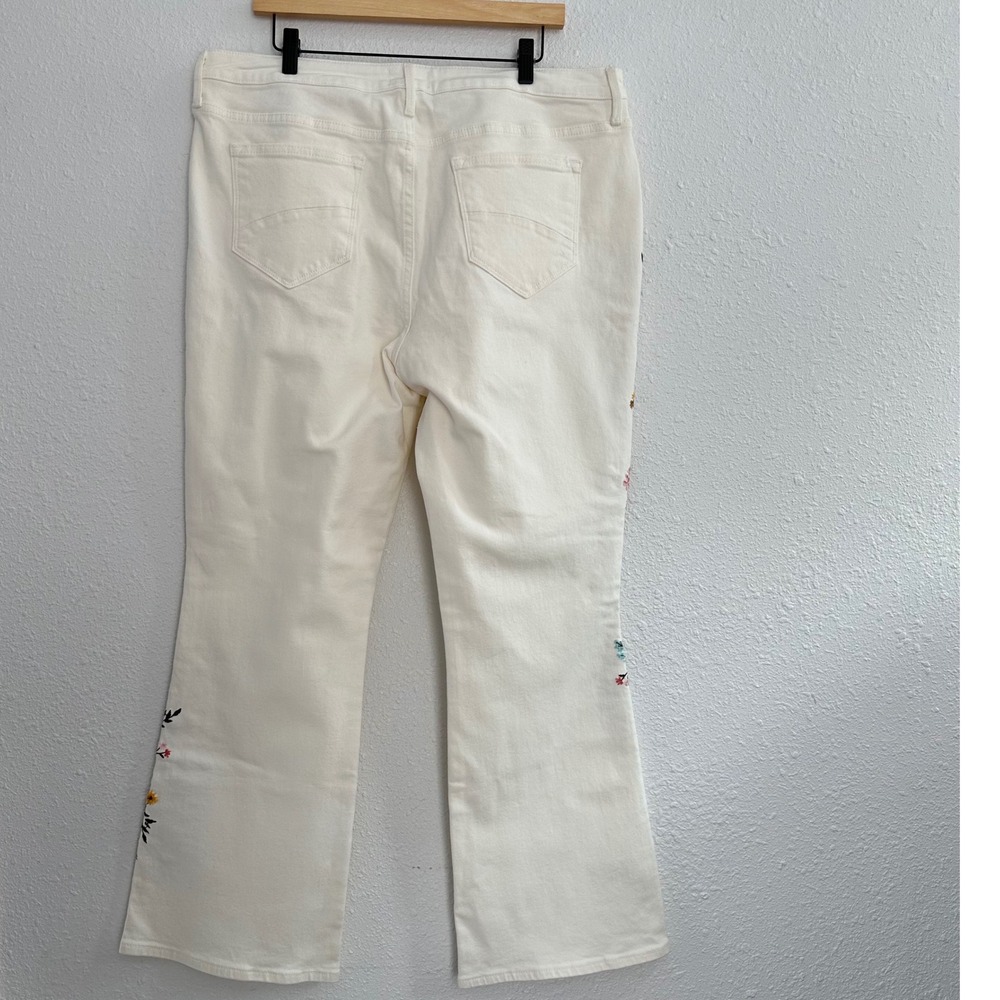Driftwood Kelly Jeans Women 18 White Floral Embroidered High Rise Flare Boho - Picture 2 of 8